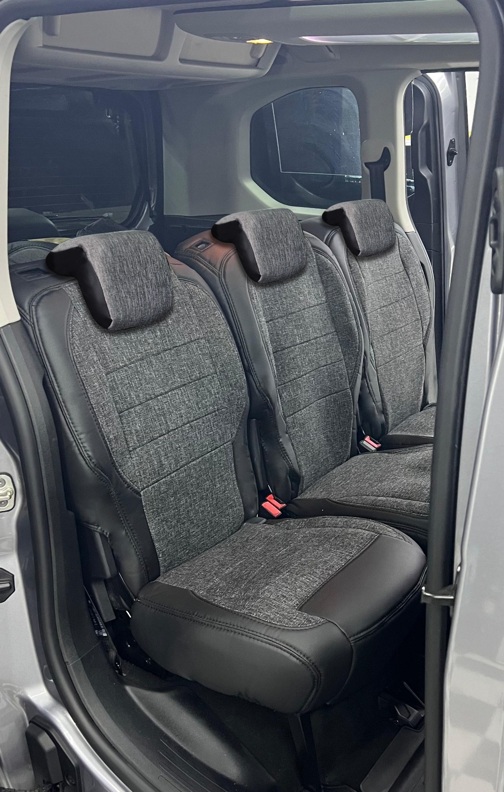 PEUGEOT RIFTER  ARKA KOLTUK  TEK TEK 3LÜ KETEN. DERİ SİYAH